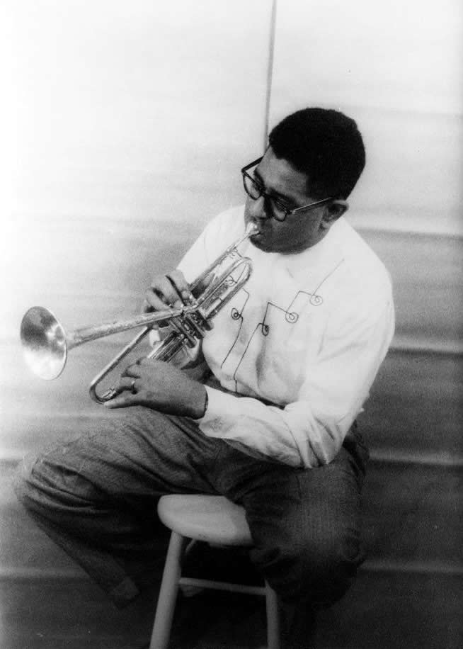 Dizzy_Gillespie_playing_horn_1955.jpg